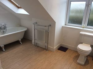 Traditional fitted bathroom Strathaven BATH-103.1